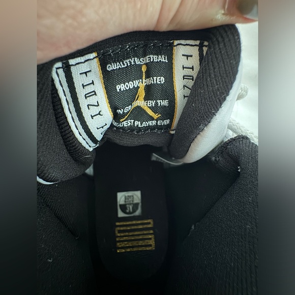 Air Jordan 11 Retro GS ‘Gratitude / Defining Moments’ size 3Y - Picture 4 of 4